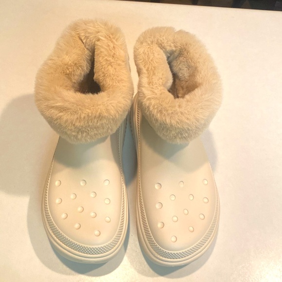 CROCS Stomp ‘Fur’ Lined Platform Boots Color Stucco Sz 10 NWOT - Picture 10 of 16